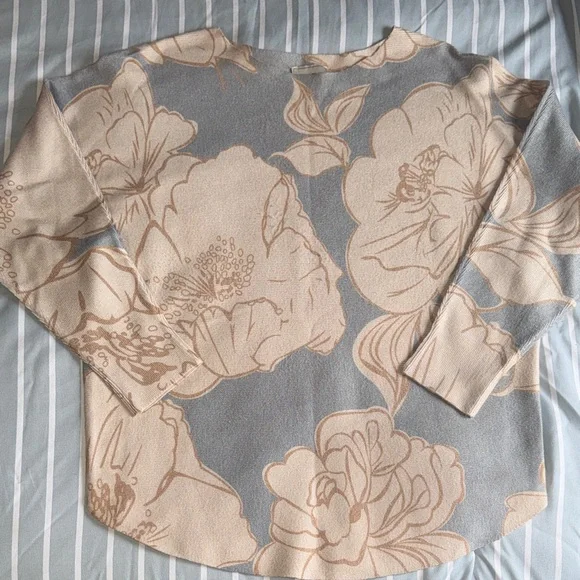 Sioni Floral Crewneck Sweater in Light Blue and Cream - Picture 2 of 5